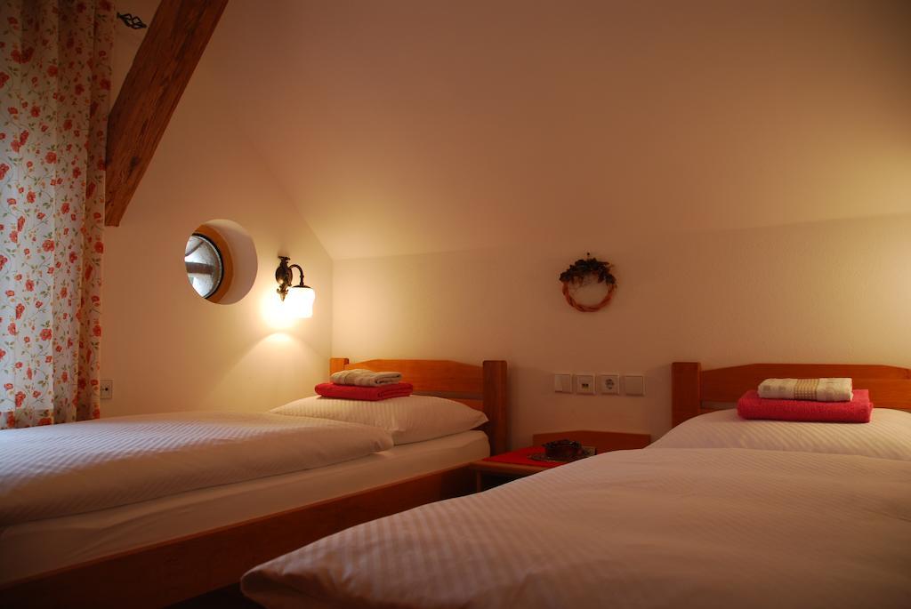 סלובן גראדץ Farm Stay Rotovnik - Plesnik חדר תמונה